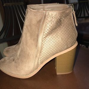 Brand new tan suede Yoki booties